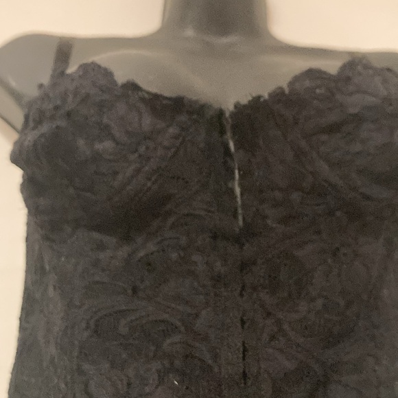 Vintage Black Lace Rose Corset w/ hook~n~eye secured front & back. Pre ~loved - Picture 3 of 14